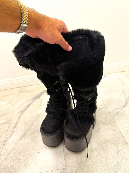 Unbranded Shoes - Women’s Black Faux Fur Lined Lace-Up Platform Knee High Boots US 8